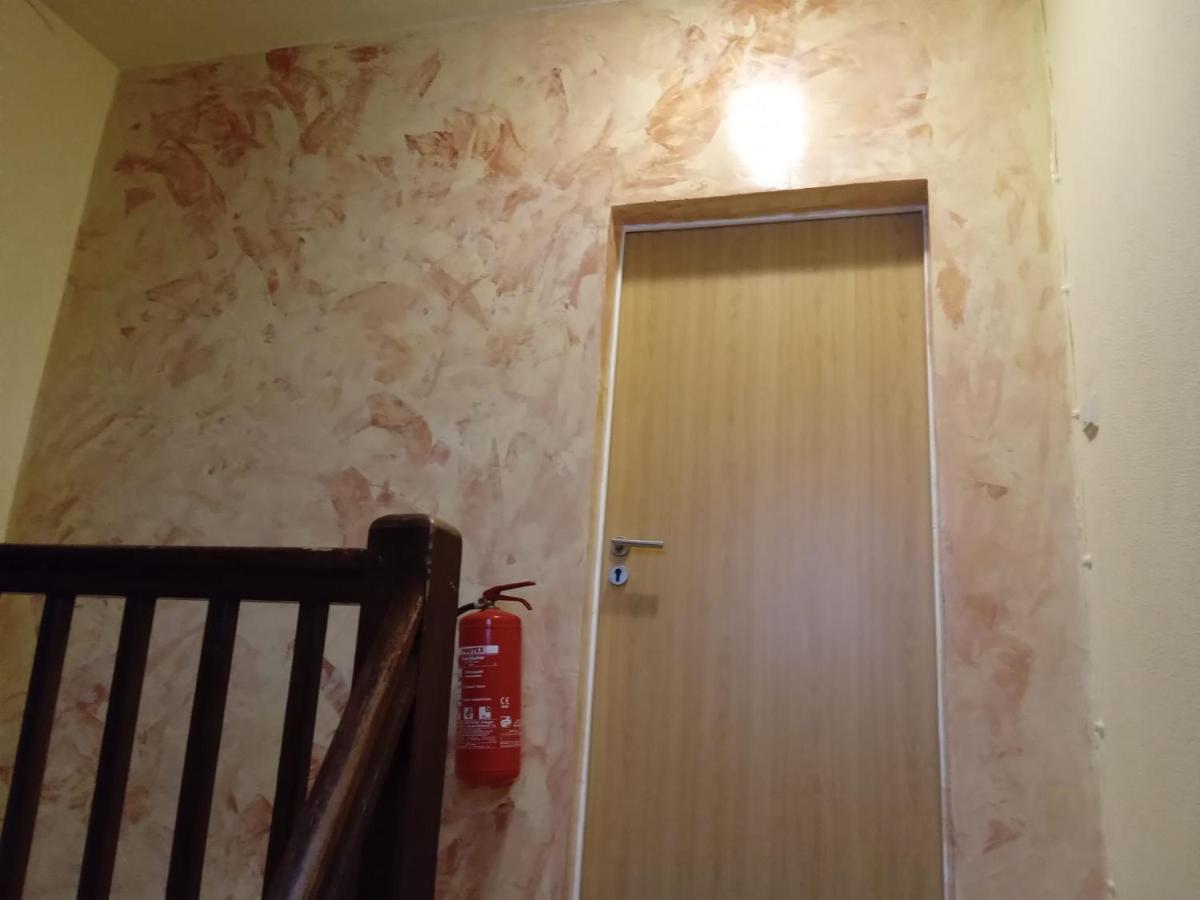 Sleeping Rooms BRE Exterior photo